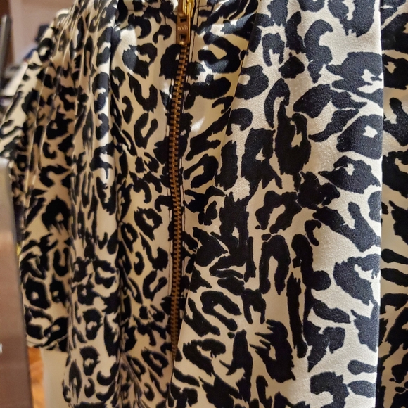 Adorable ruffled H&M top - Picture 4 of 6